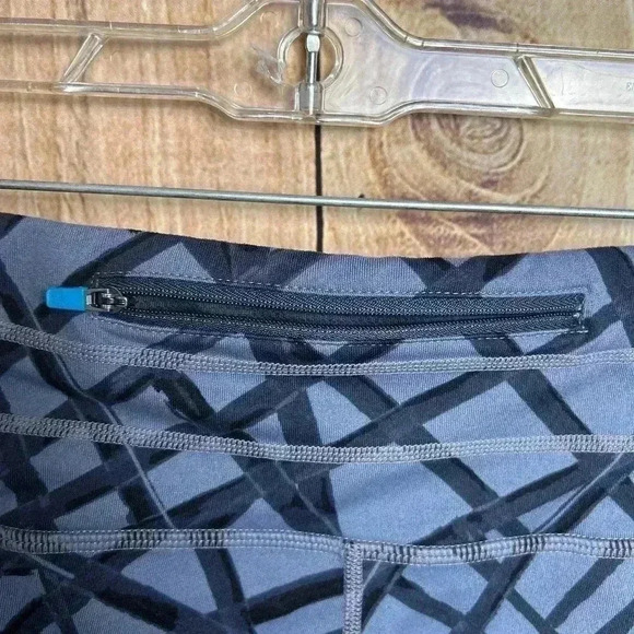 *Athleta Splash Relay Cropped Bamboo Print Gray Size S - Picture 9 of 12
